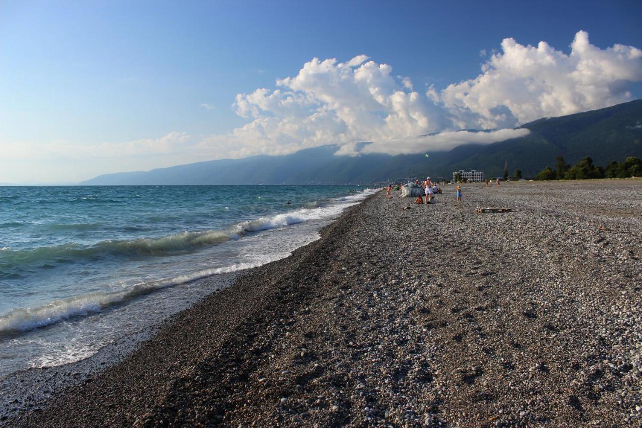 U Vili Otel Pitsunda Dış mekan fotoğraf